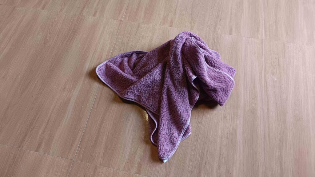 Common household odor sources such as kitchen trash and damp bathroom towels