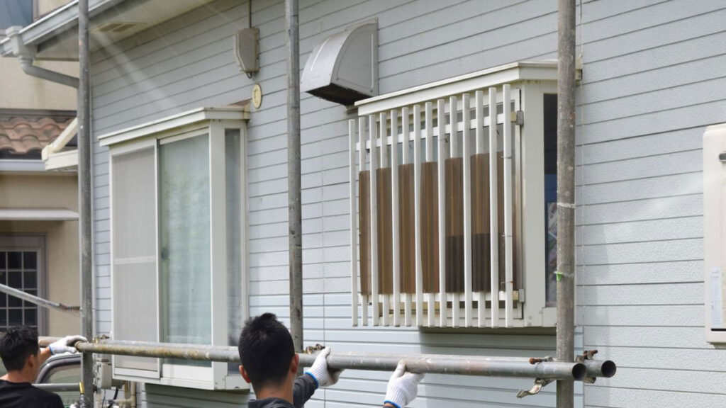 Exterior wall vent cap for kitchen exhaust hood with backdraft damper