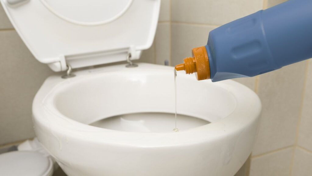 pouring vinegar under toilet rim to clean flush jets